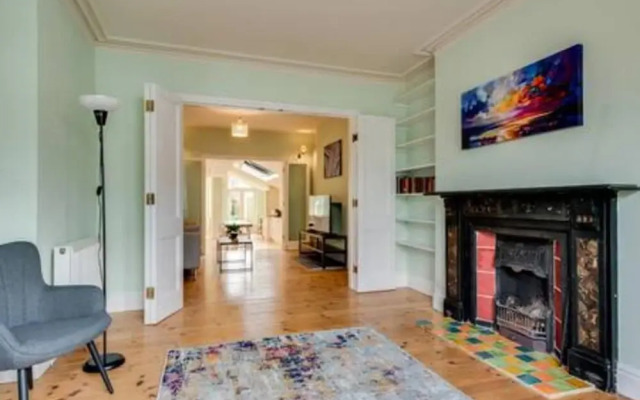 Summertown 4-br Family Home - Bright Spacious