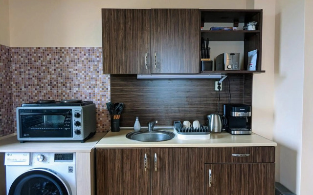 Stylish 2BD Apartment with Panoramic Mountain View