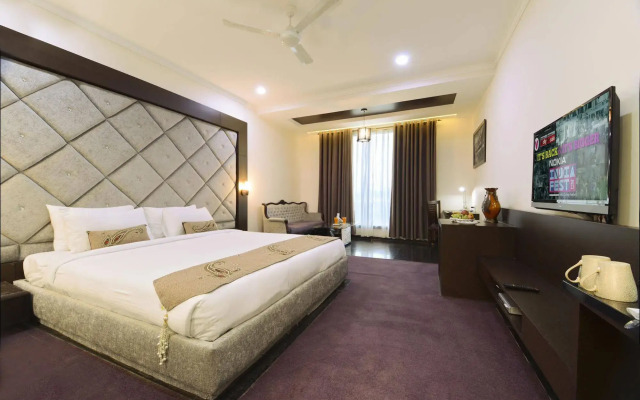 Hotel Crimson Palace
