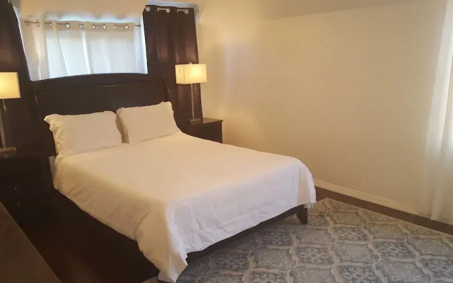 Great 2 Floor house in Beverly-wood