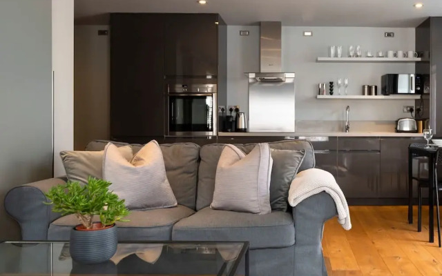 Modern Luxury Apartment In The Heart of Henley
