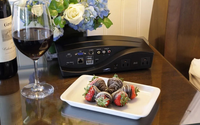 Madison Beach Hotel, Curio Collection by Hilton