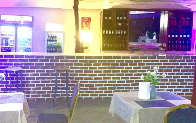Sundowner Lodge