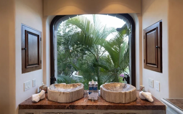 Casa de la Familia 7 Bedroom Contemporary Hacienda Style at Discounted Rate!