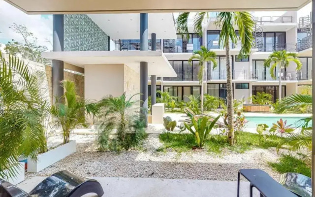 108 Amena Minutes to the Beach with Pool & Gym