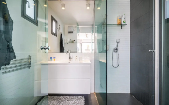 Magical Terrace Best Location in TLV 2BR