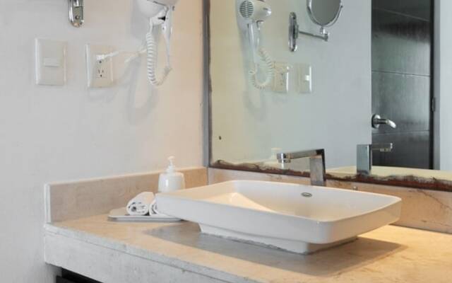 Elements Penthouse 6 3 Bedroom Condo by RedAwning