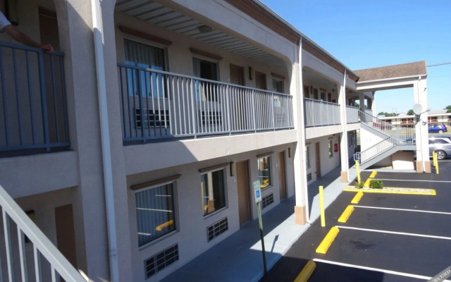 Super 8 Fredericksburg South