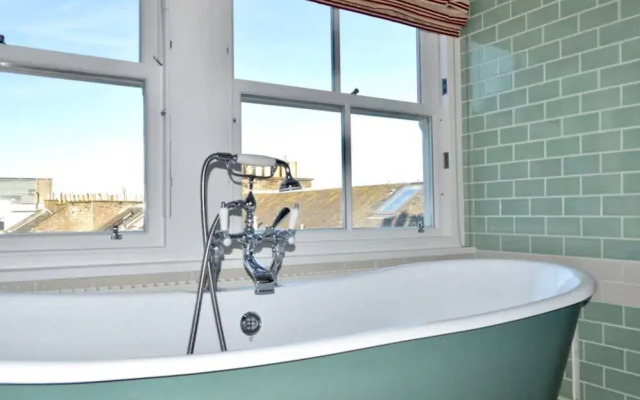 Incredible Edinburgh Penthouse Apartment With Roof Terrace