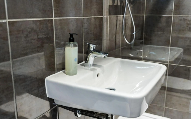 Almondsbury Inn & Lounge