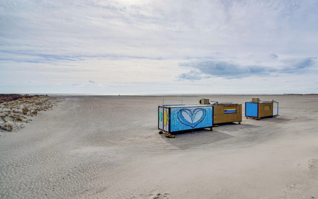 Half-block to Beach & Conventions: Wildwood Studio