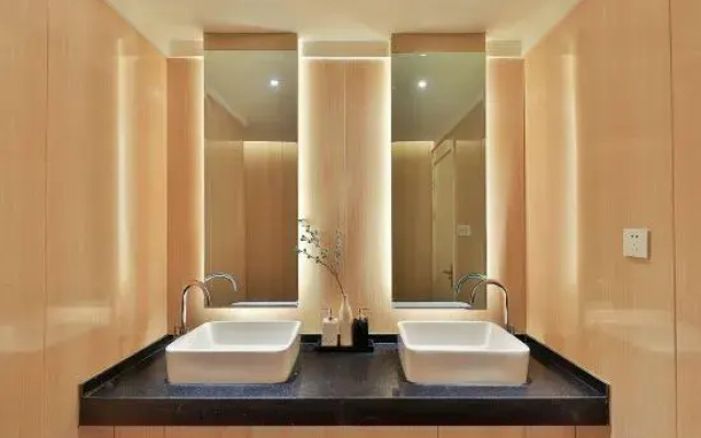 Orange Hotel (Lanzhou West Railway Station Zhongtianjian Plaza)