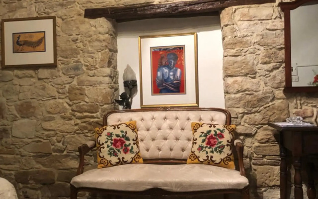 Nikis House