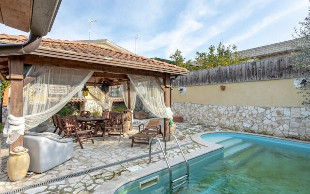 Luxurious Holiday Home in Napoli With Swimming Pool