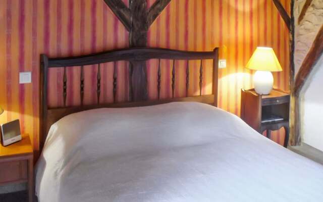 House With 2 Bedrooms in Les Eyzies-de-tayac-sireuil, With Enclosed Ga