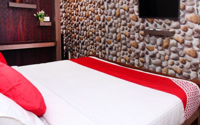 OYO 16541 Majestic Residency