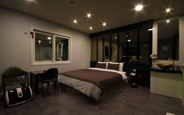 The M Hotel