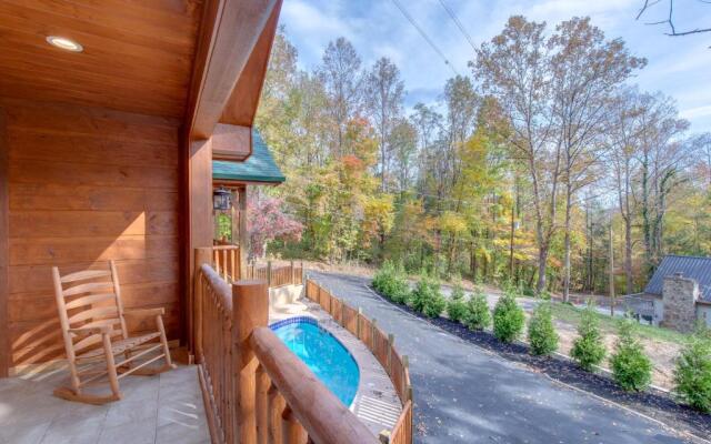 Smoky Mountain Splash, 6 Bedroom, Private Pool, WiFi, Pool Table, Sleeps 18