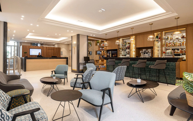 Отель Apollinaire Nice