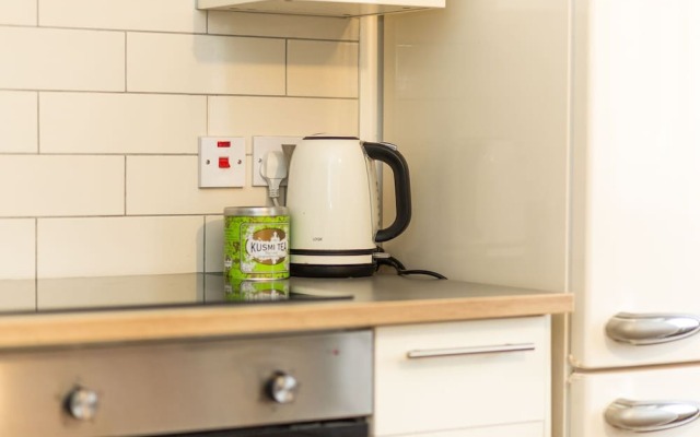 Stylish 1BR Next to Tower Bridge