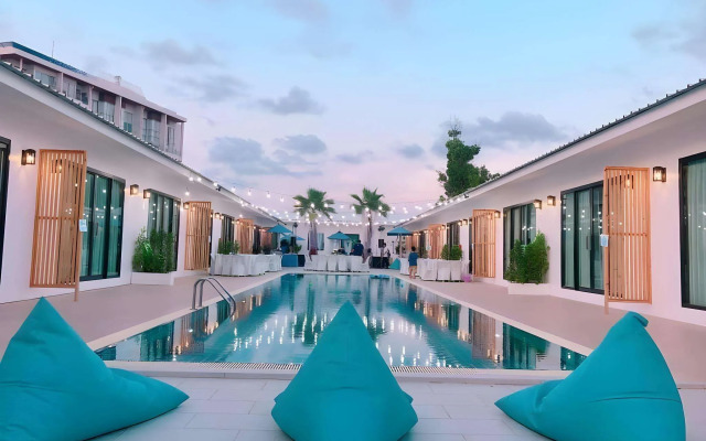 Cruises the Pool Access