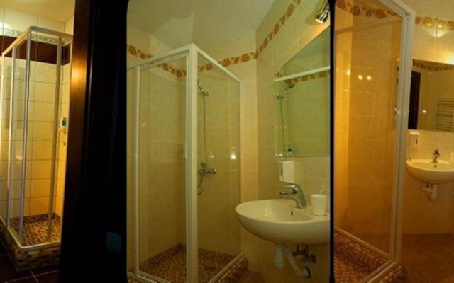 Hotel Deluxe