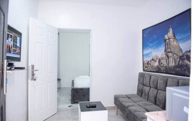 Lovely One-bed Apartment Located in Abuja