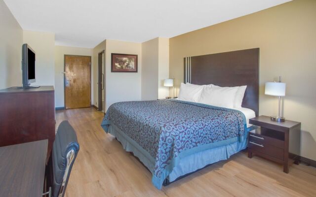 Days Inn Le Roy/Bloomington Southeast