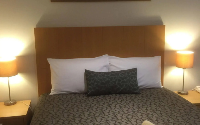 Tea House Motor Inn