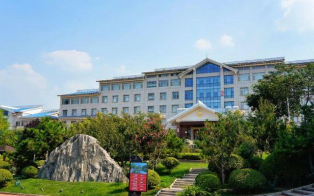 Yanzi Resort