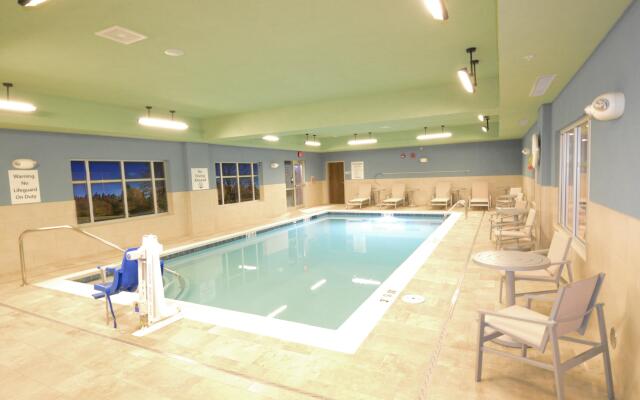 Holiday Inn Express & Suites Toledo South - Perrysburg, an IHG Hotel