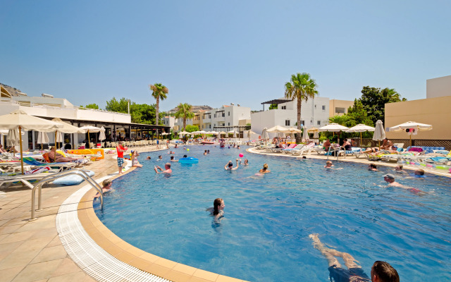 Matina Pefkos ApartHotel