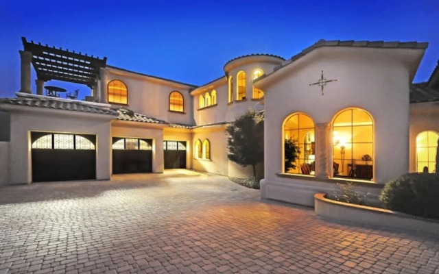 Tuscan Beauty With Incredible Views!