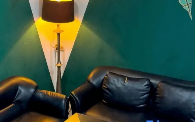 M o M Guest House