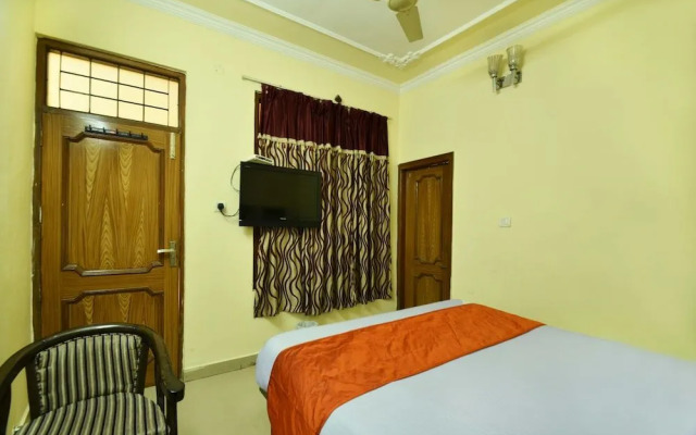 OYO 8073 Grand Residency