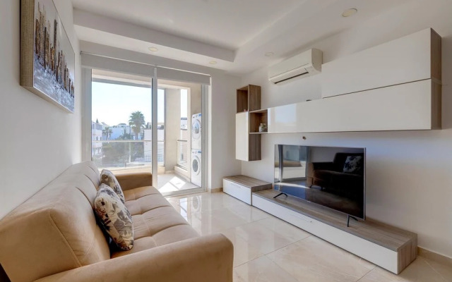 Cosy 1BR Apartment in Central St Julian s