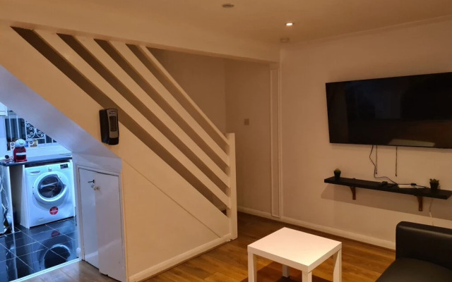 4br-2ensuite-10mincentrallondon-sleeps11-parking