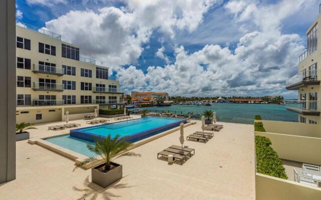 Breathtaking 2 Bedroom Apartment with Harbor View