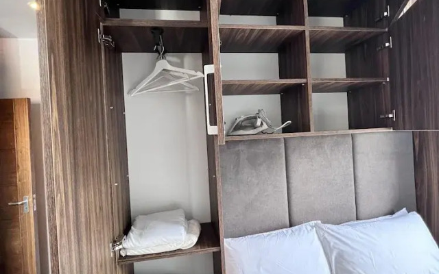 London Studio Retreat - Colney Hatch Lane