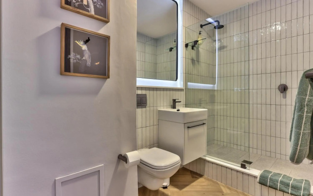 437 St Martini Gardens