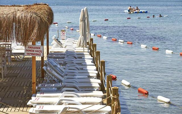 Meteor Beach Hotel