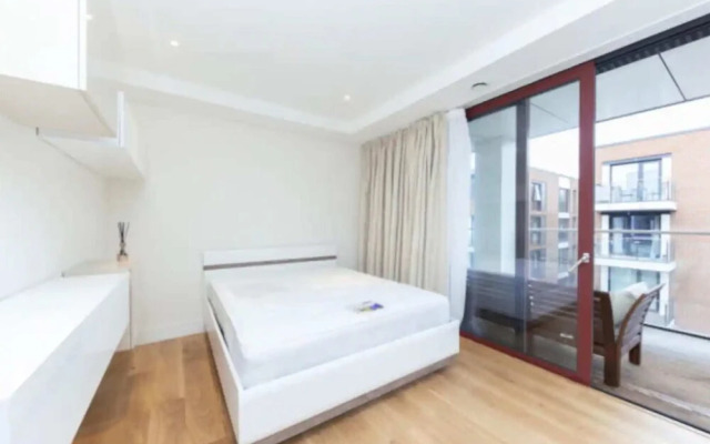 Modern 1 Bedroom Apartment With Balcony in Earlsfield