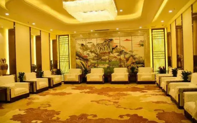World Trade Hotel (Luoyang Longmen High-speed Railway Station Sports Center)