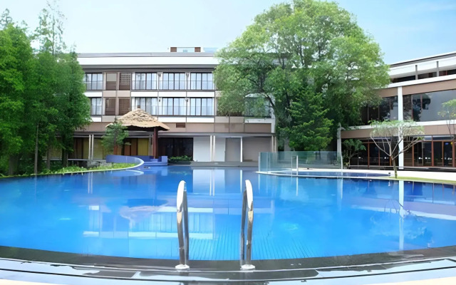 Baiyun Lakeside Hotel