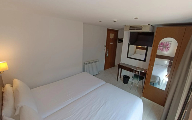 Aston Hotel