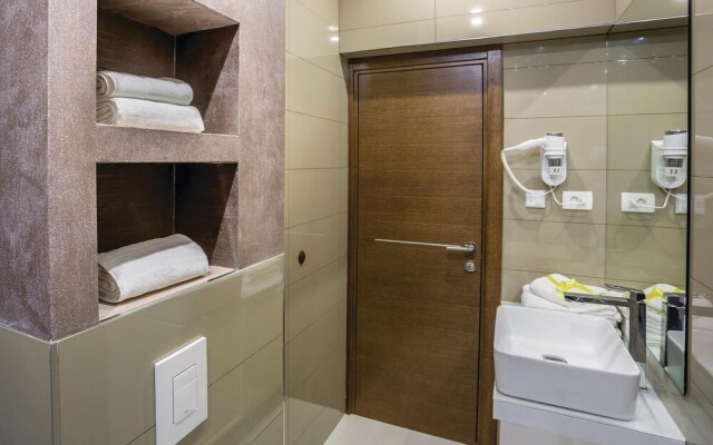 Beautiful Home in Stobrec With Jacuzzi, Wifi and 8 Bedrooms