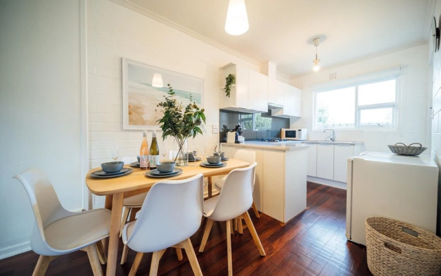 Urban Beach Shack-Metres from the Beach & Cafes