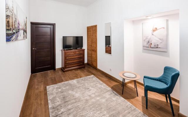 Romari площа Міцкевича