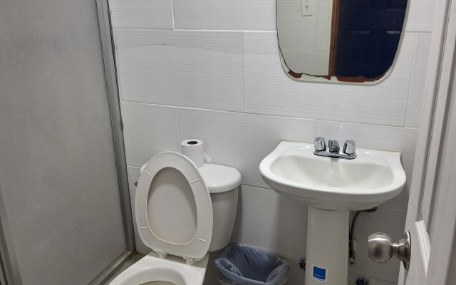 Express Inn Panama International Airport Hostel