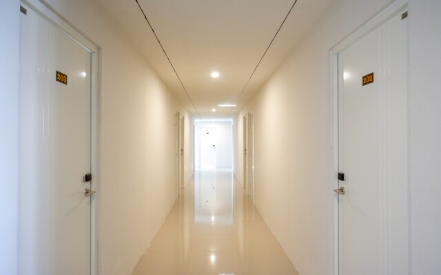 RedDoorz Plus near Solo Baru